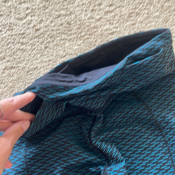Lululemon Run It Out Tight W’s 4 Black Blue Tiny Geo Print Leggings Activewear - Picture 12 of 12